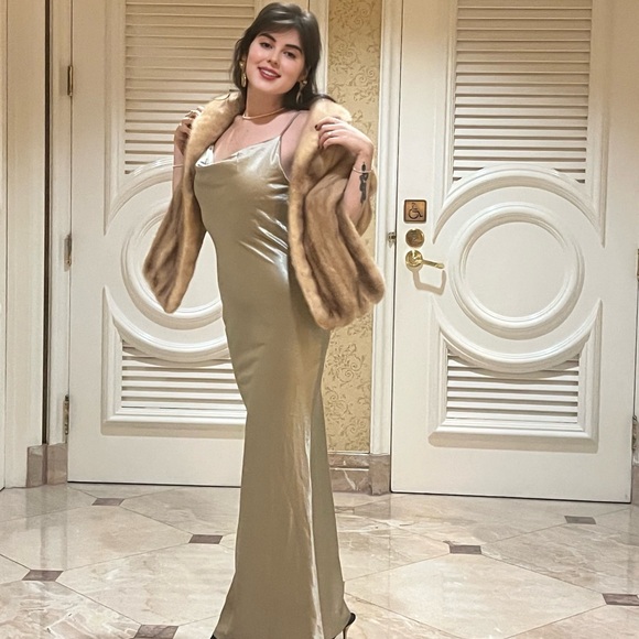 Meet the Posher, Lillian! - Picture 1 of 3